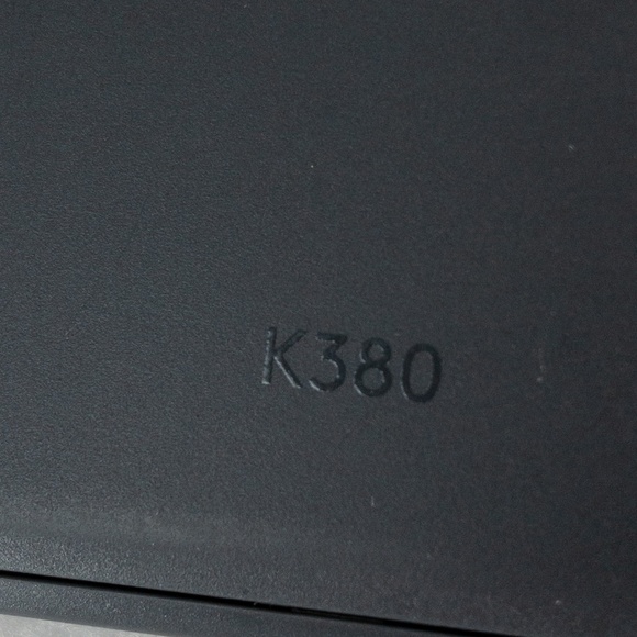 Logitech K380 Multi-Device Ultra Thin Wireless Bluetooth Keyboard Android IOS - Picture 4 of 6